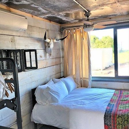 Flophouze Shipping Container Hotel - Houze 5 Round Top Εξωτερικό φωτογραφία